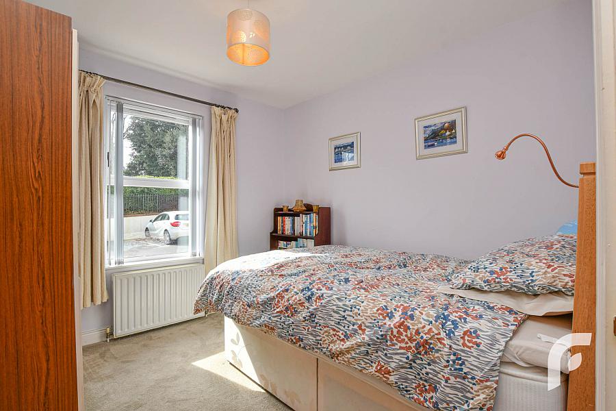 Apt       Glencoe Park