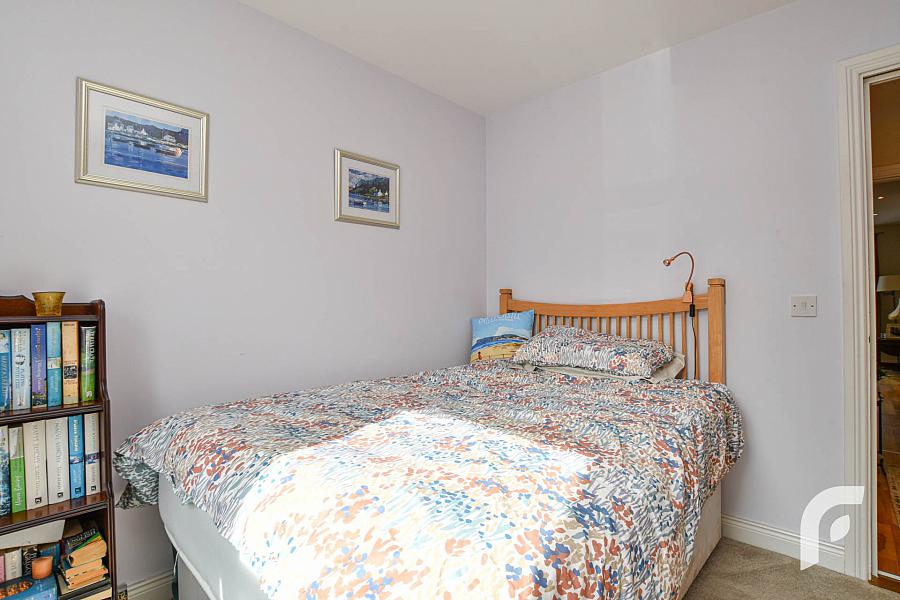 Apt       Glencoe Park