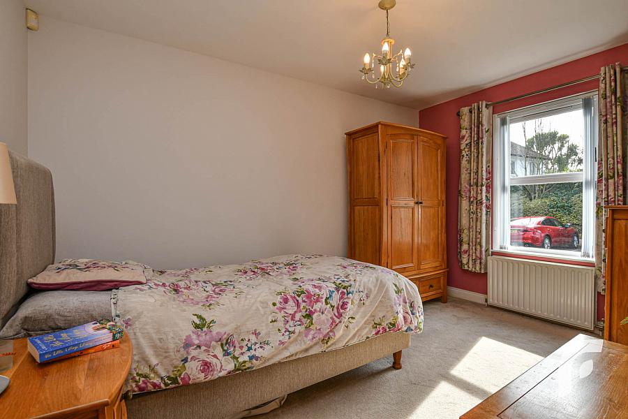 Apt       Glencoe Park