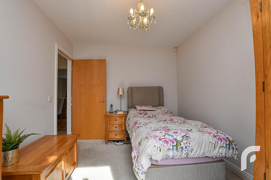 Apt       Glencoe Park