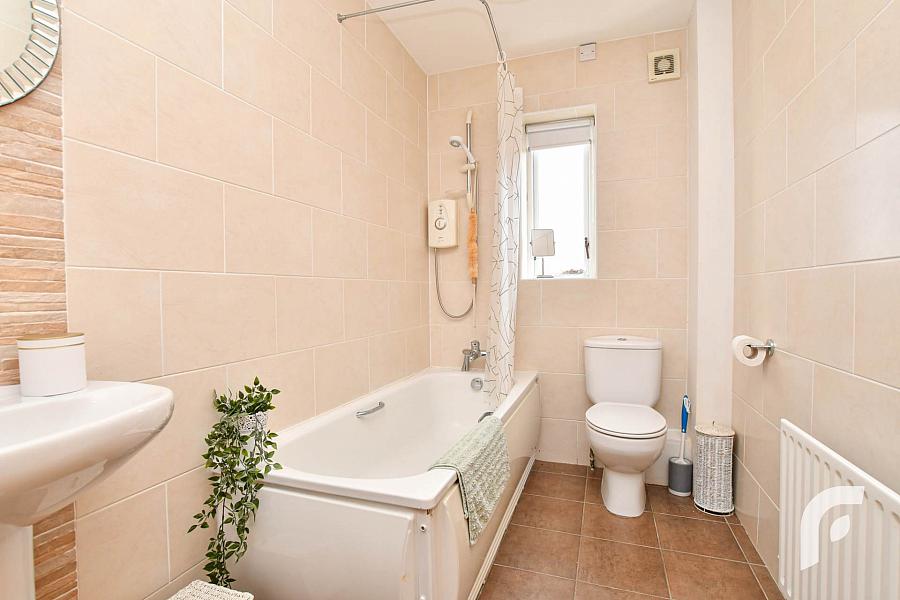 Apt       Glencoe Park