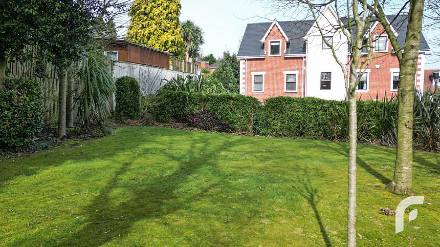 Apt       Glencoe Park