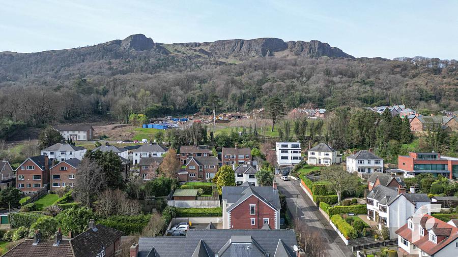 Apt       Glencoe Park