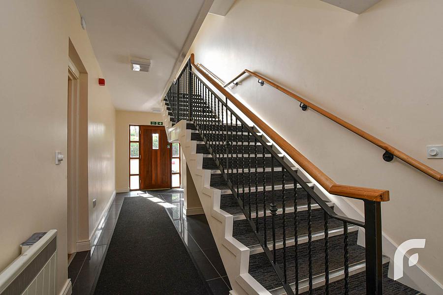 Apt       Glencoe Park