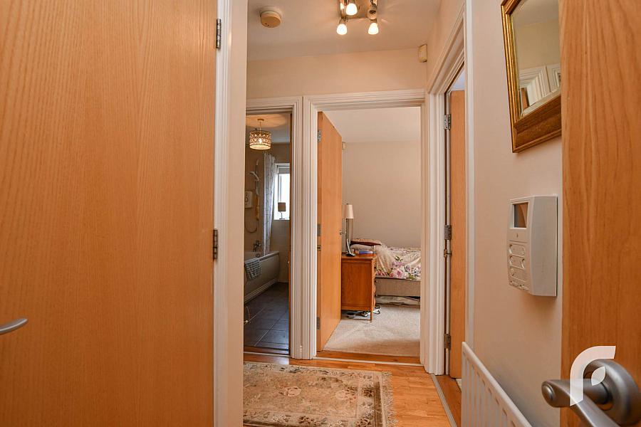 Apt       Glencoe Park