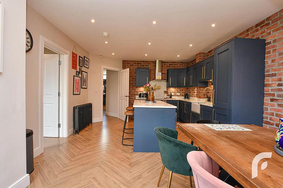 26 Oakfield Park