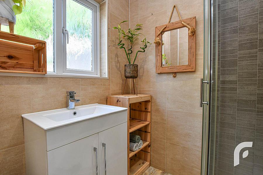 68 Silverstream Park