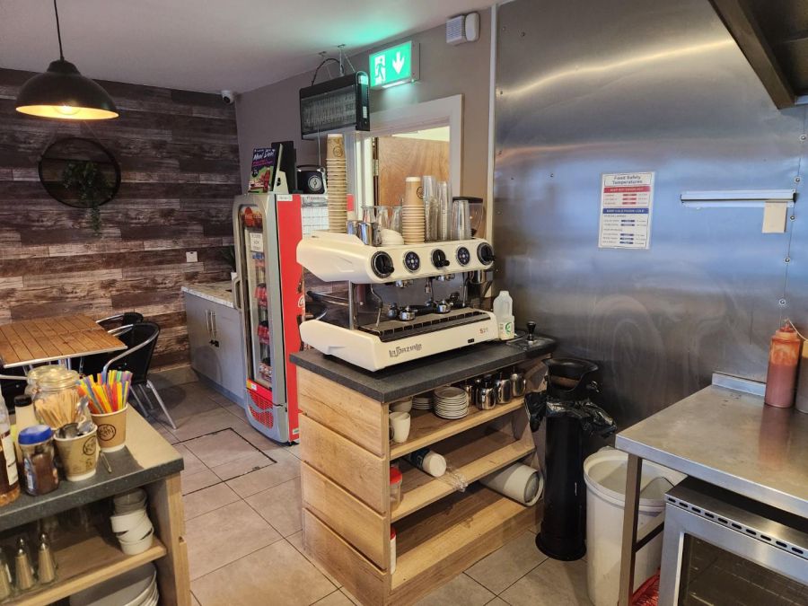 High Specification Cafe/Takeaway unit, 71 Main Avenue