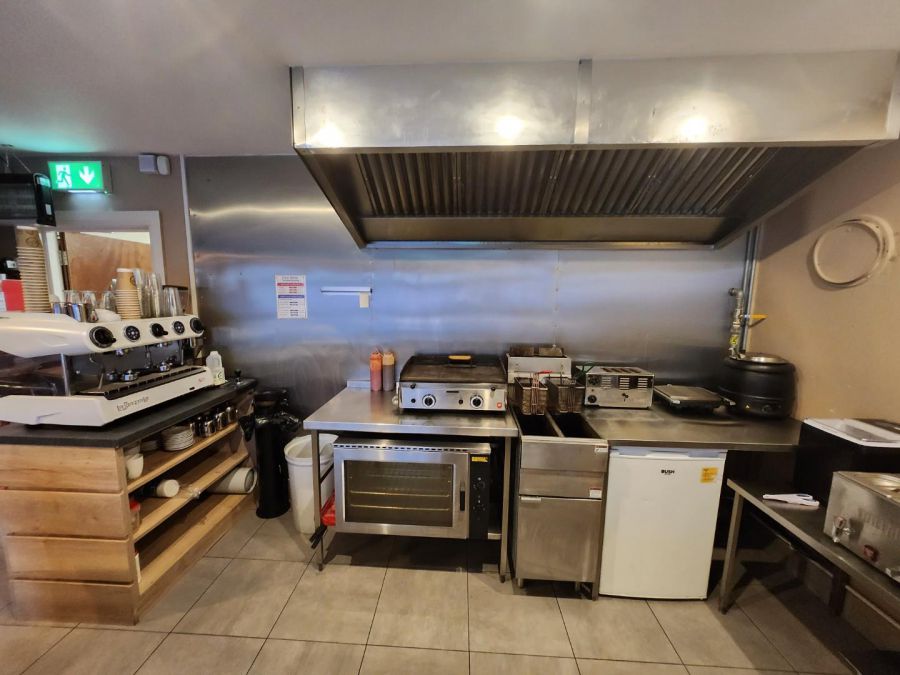 High Specification Cafe/Takeaway unit, 71 Main Avenue