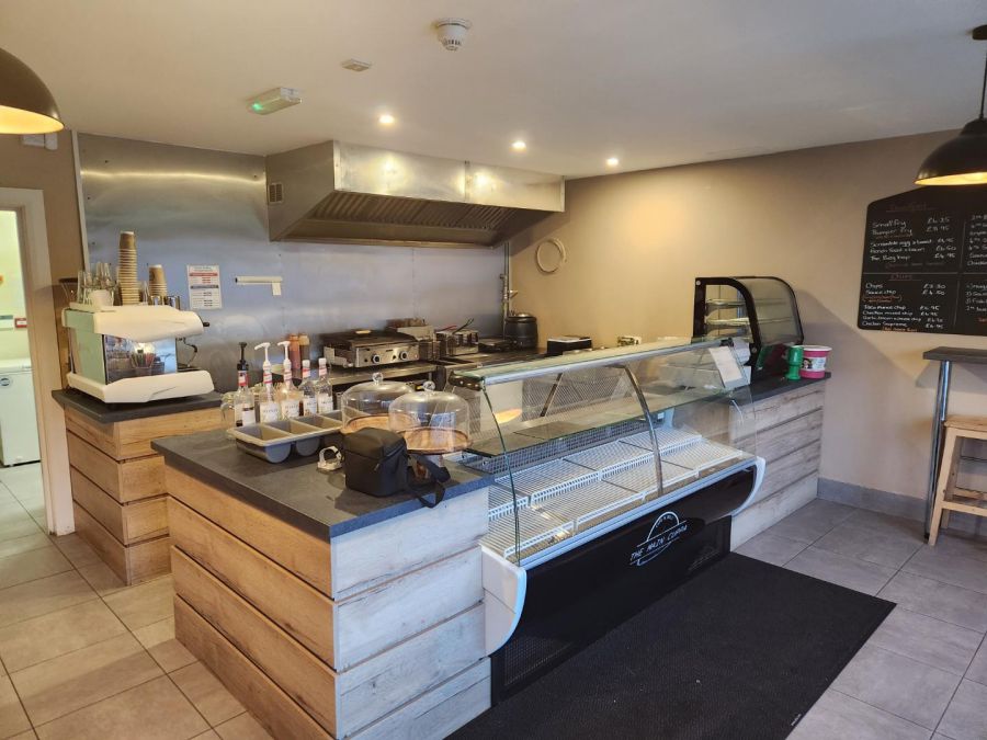 High Specification Cafe/Takeaway unit, 71 Main Avenue