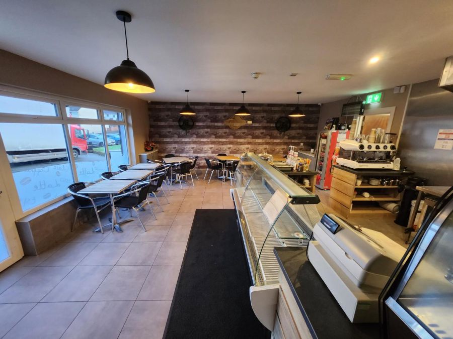 High Specification Cafe/Takeaway unit, 71 Main Avenue
