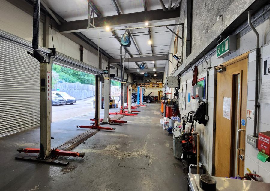 Commercial Showroom, 68-71 Shore Road