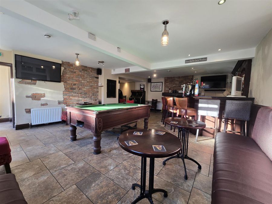 Savages Bar, 27 Stream Street