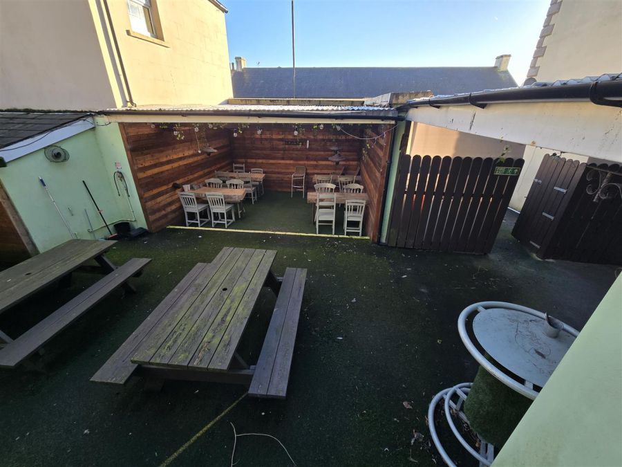 Savages Bar, 27 Stream Street
