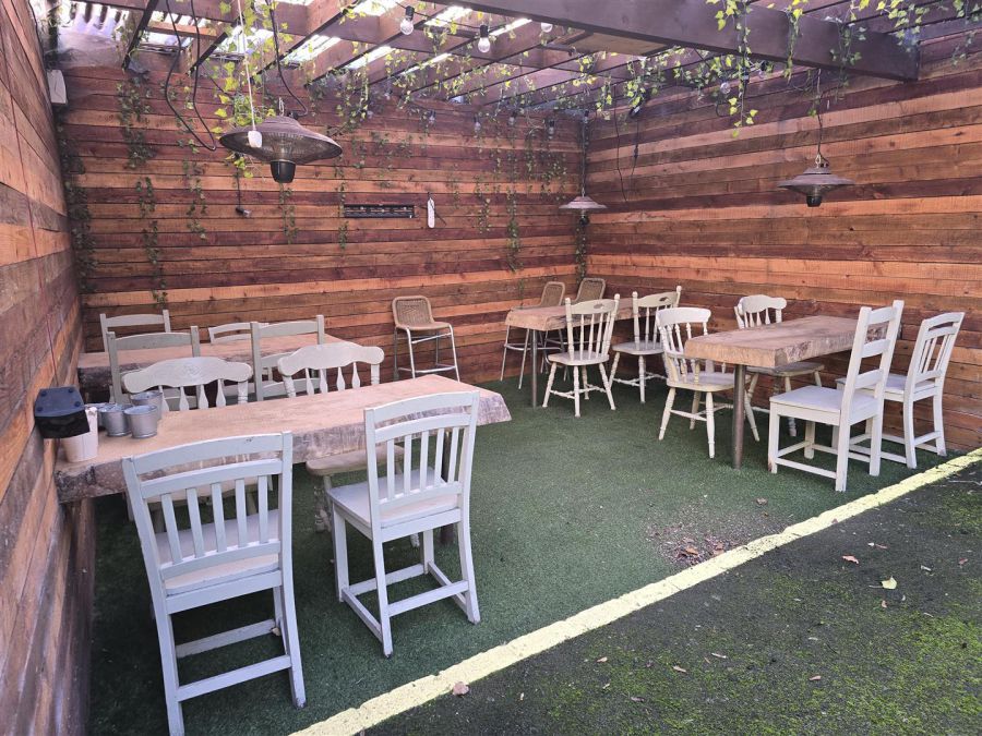 Savages Bar, 27 Stream Street