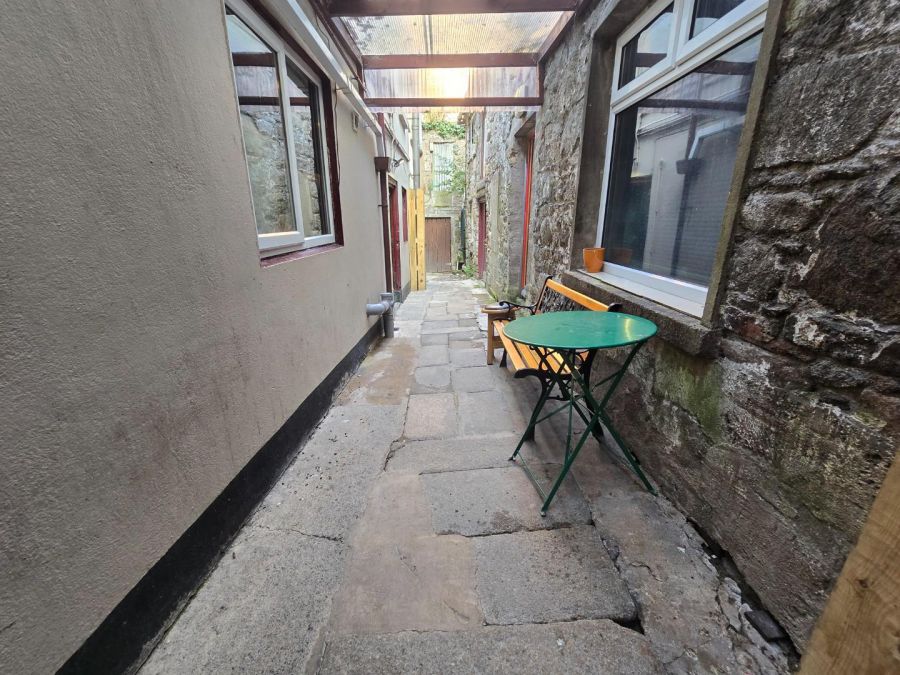 16 Upper Water Street