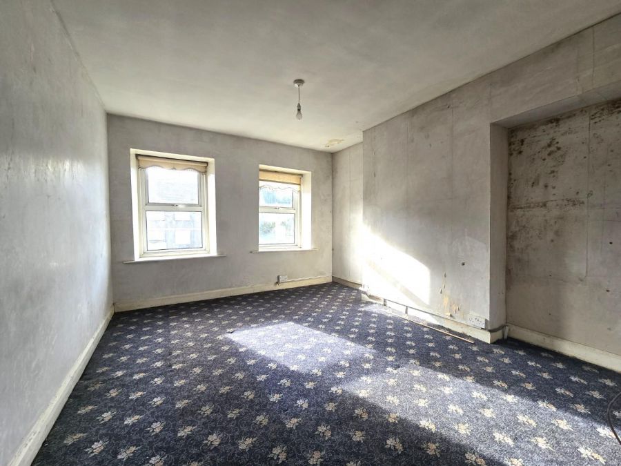 16 Upper Water Street