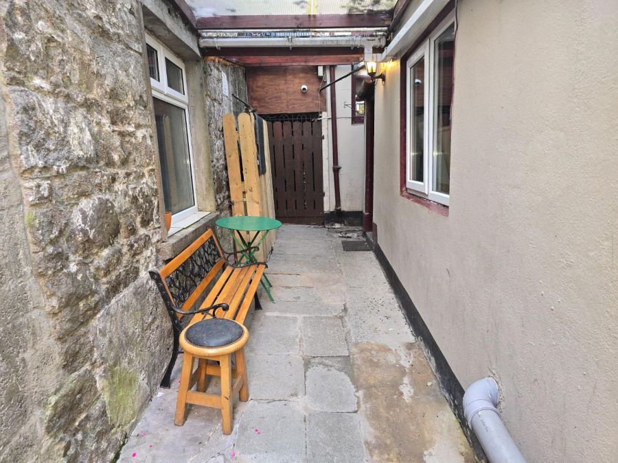 16 Upper Water Street