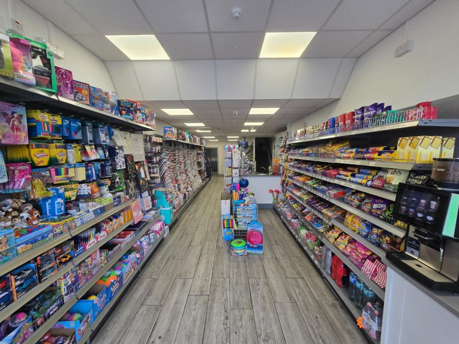 High specification commercial/ retail unit, 13 The Square