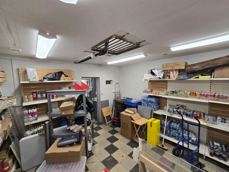 High specification commercial/ retail unit, 13 The Square