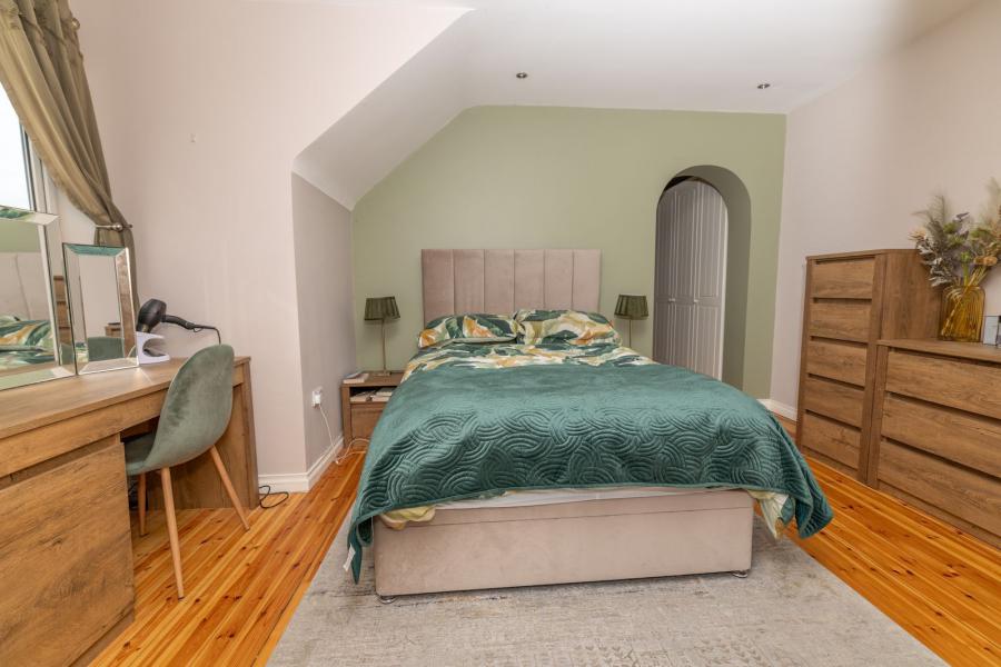 13 Cloughmore View