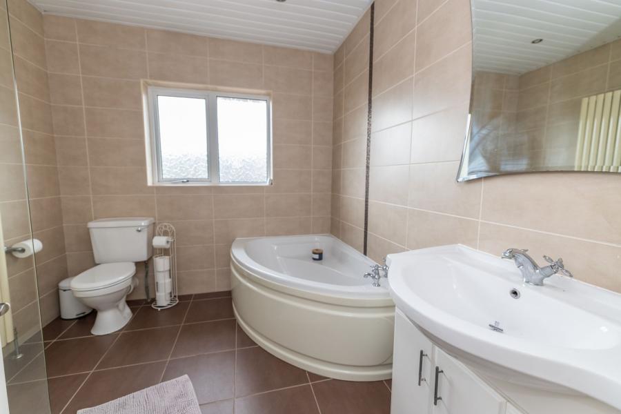 13 Cloughmore View