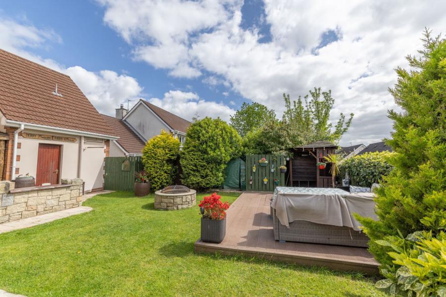 13 Cloughmore View