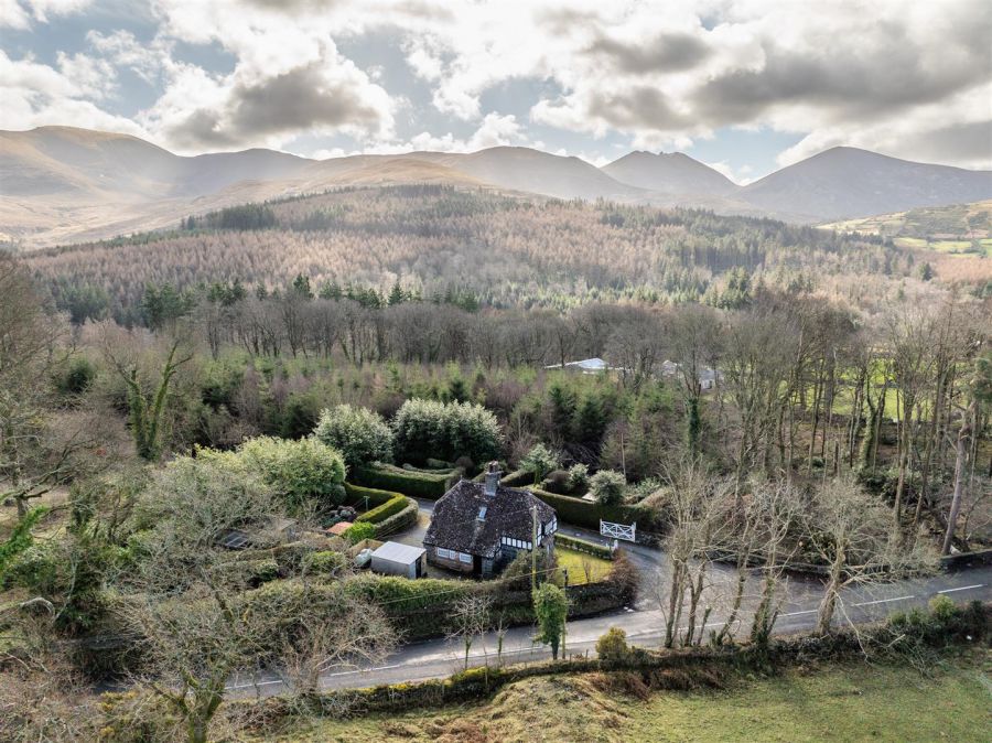 White Gate Lodge, 38 Hilltown Road