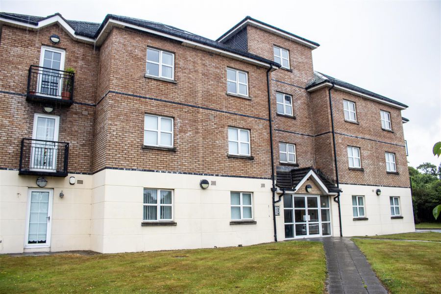 24 Lawnfield Grove