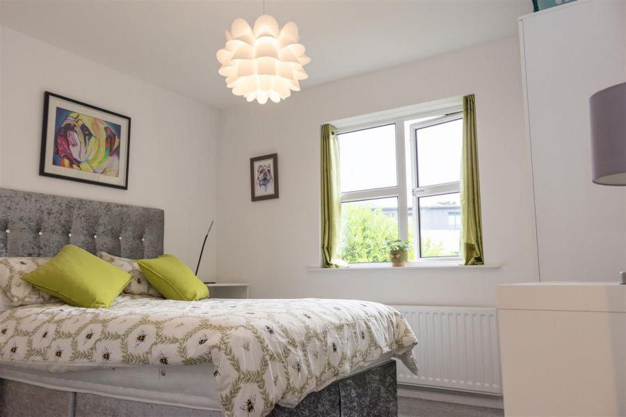 24 Lawnfield Grove