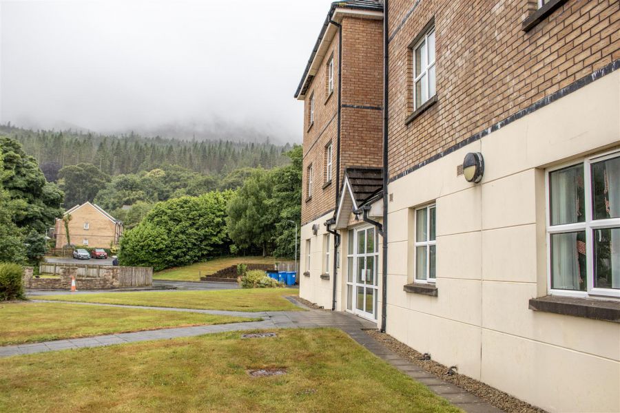 24 Lawnfield Grove