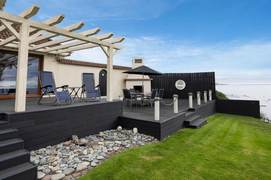 Waters Edge, 20 Pats Road