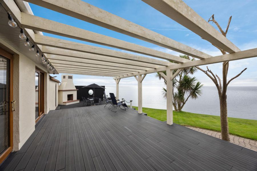 Waters Edge, 20 Pats Road