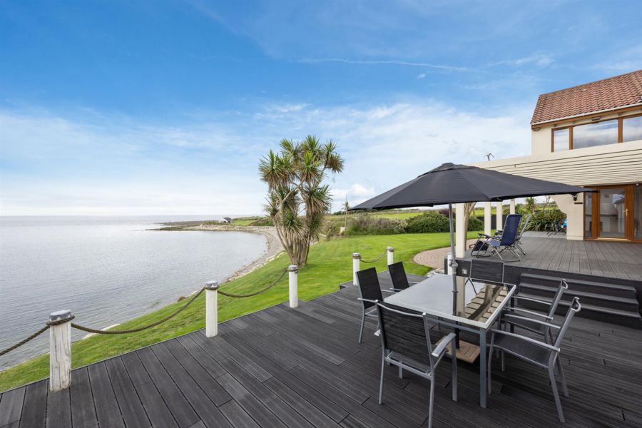 Waters Edge, 20 Pats Road