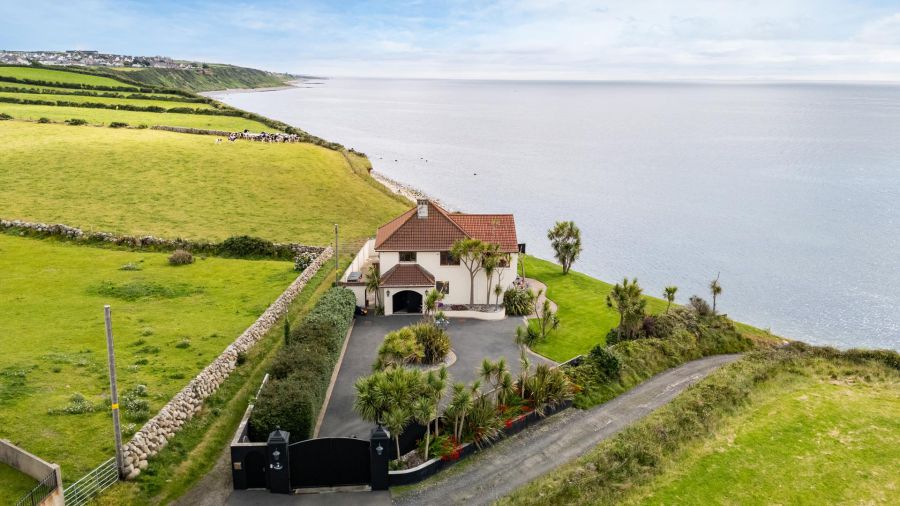 Waters Edge, 20 Pats Road