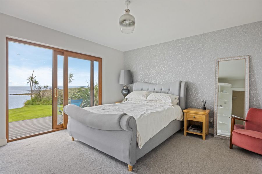 Waters Edge, 20 Pats Road
