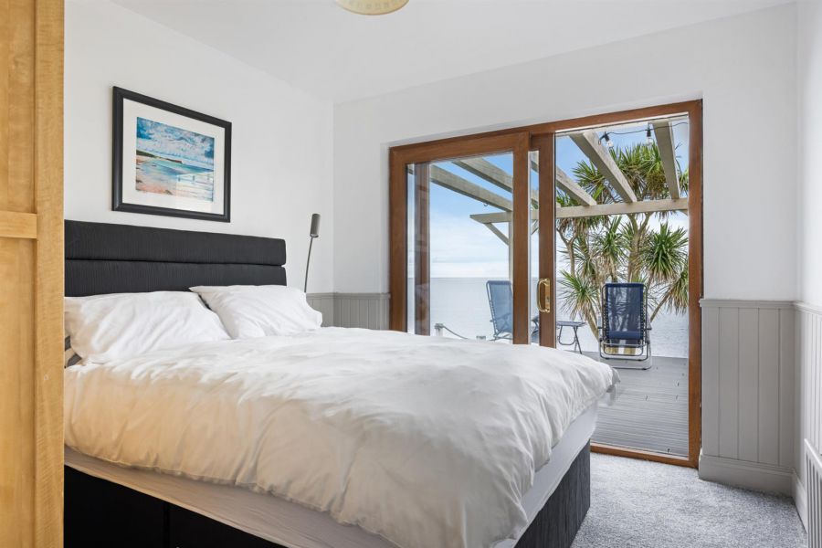 Waters Edge, 20 Pats Road