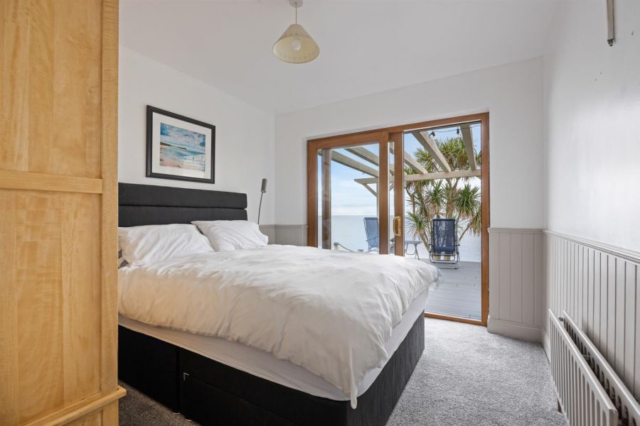 Waters Edge, 20 Pats Road