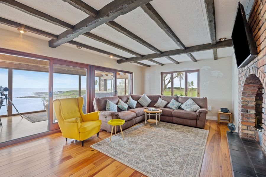 Waters Edge, 20 Pats Road