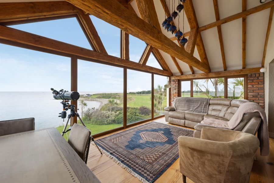 Waters Edge, 20 Pats Road