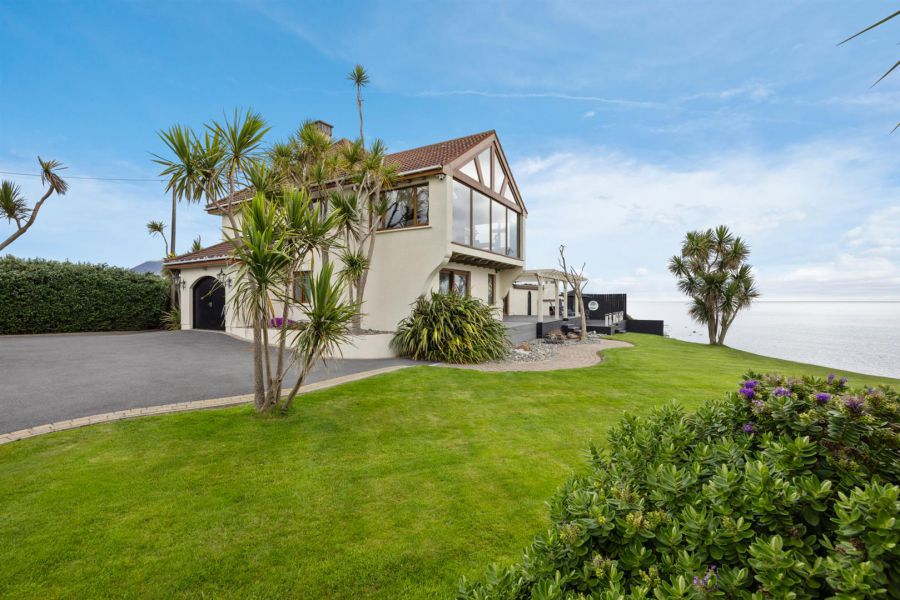 Waters Edge, 20 Pats Road