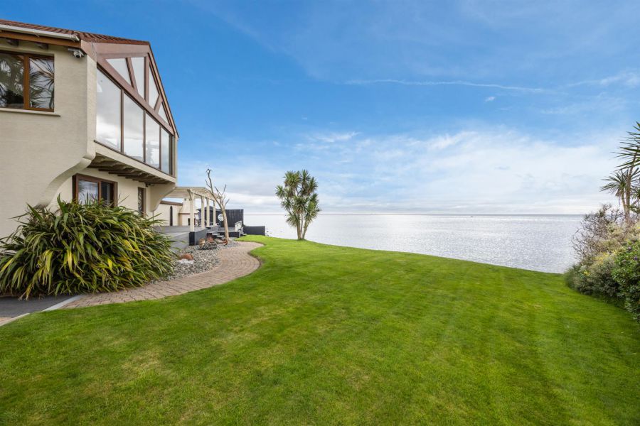Waters Edge, 20 Pats Road