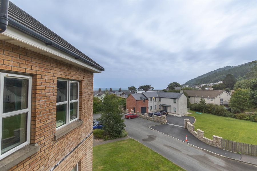 23 Lawnfield Grove
