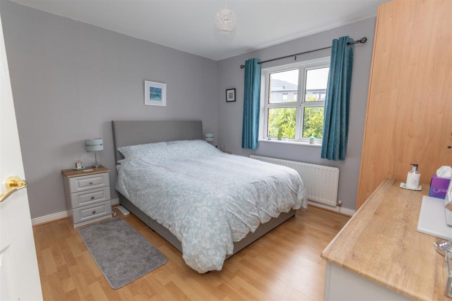 23 Lawnfield Grove
