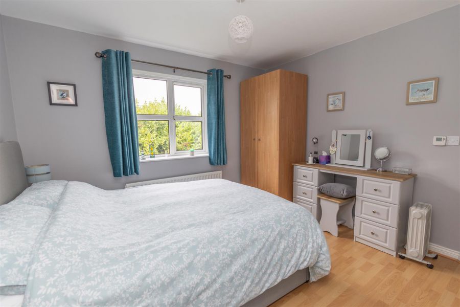 23 Lawnfield Grove