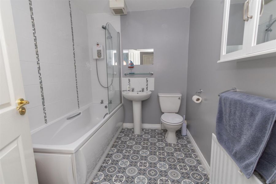 23 Lawnfield Grove
