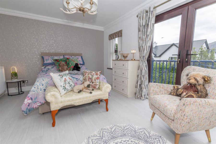 2 The Close Strathern Manor