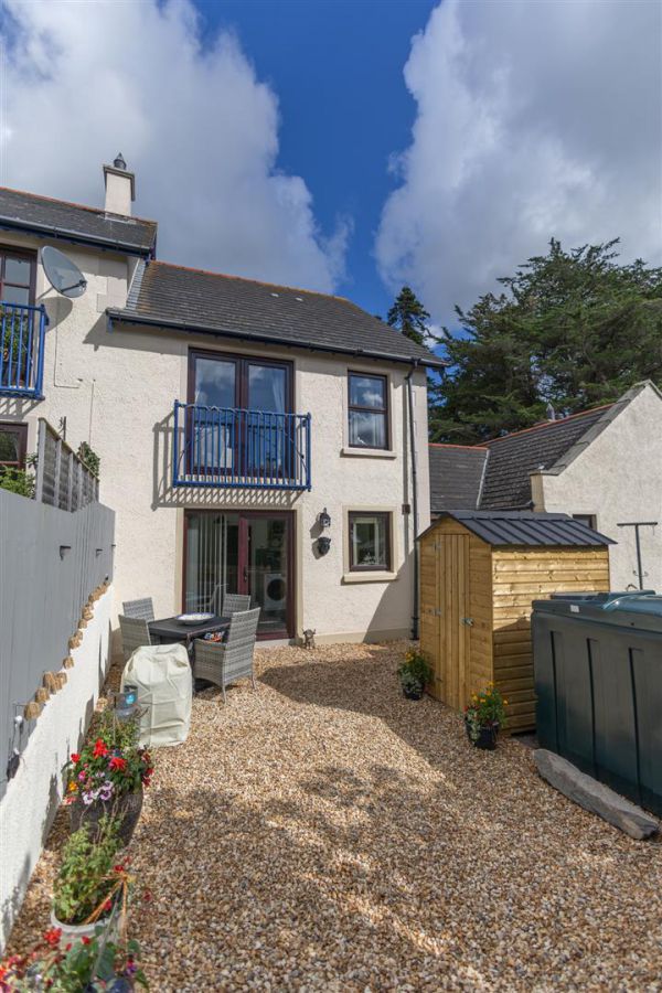 2 The Close Strathern Manor