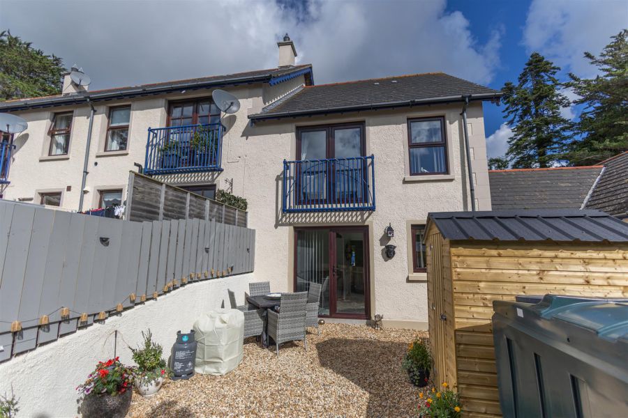 2 The Close Strathern Manor