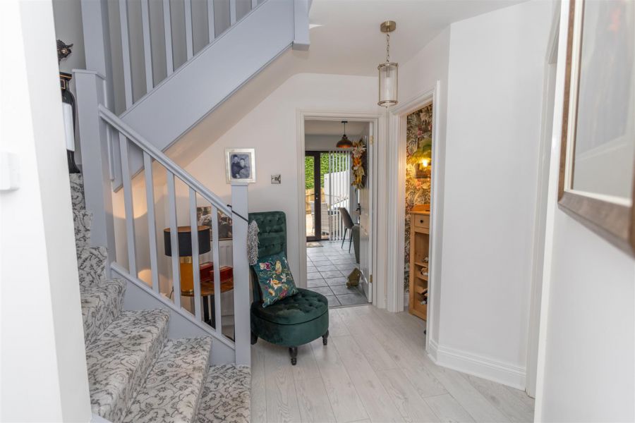2 The Close Strathern Manor
